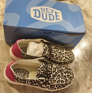 Girls Hey Dude, size 6, Animal print and pink